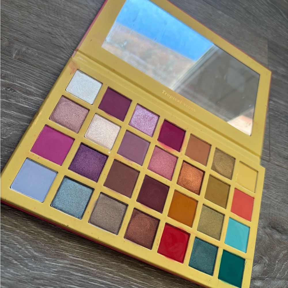 Kara Beauty Tropical Vibes Eyeshadow Palette